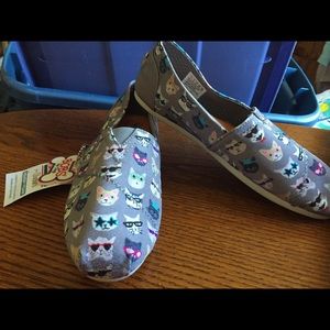 Adorable Bobs with kitties!   New.  Size 7